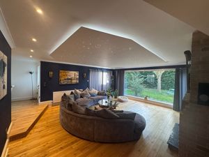 Lounge- click for photo gallery